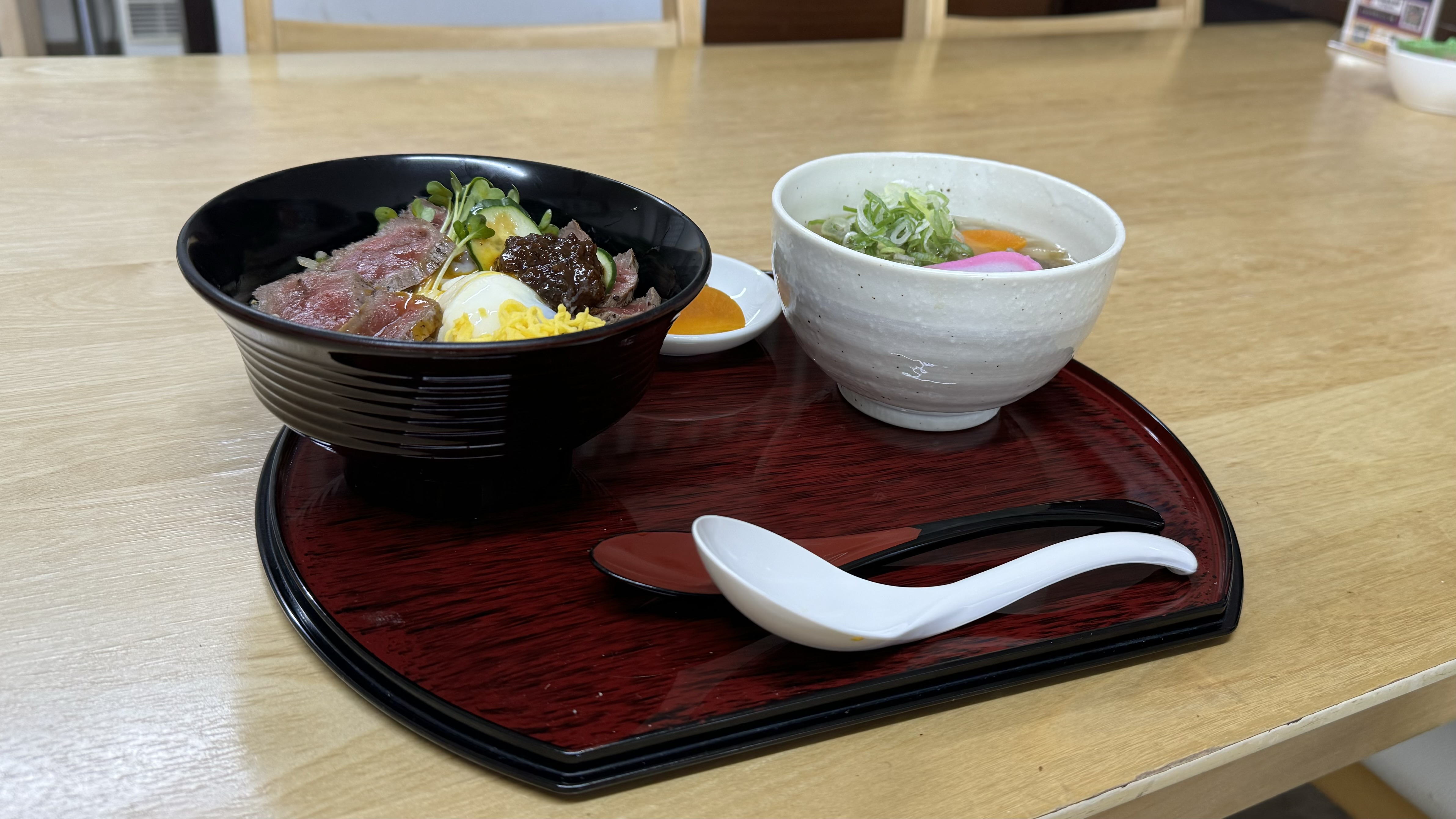 阿蘇高菜あか牛丼と元祖あか牛だご汁セット